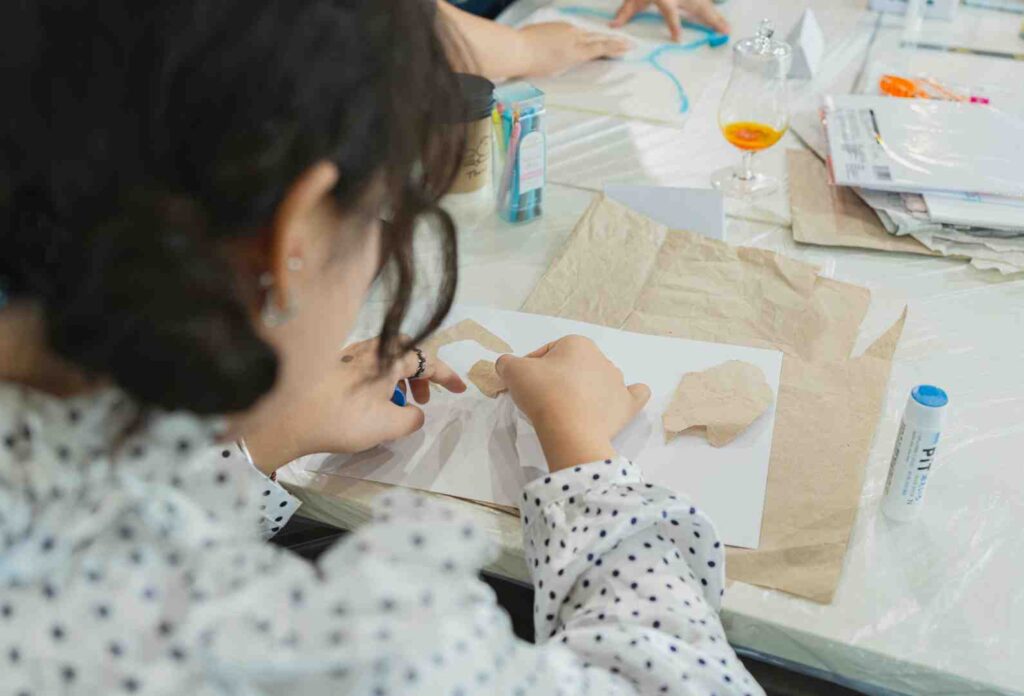 List some virtual therapy providers that use art therapy to improve self-esteem.