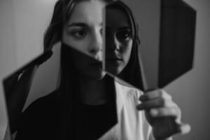 Which recommended mental health services support dissociative disorders?