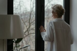 Which treatment approaches assist adults with dissociative disorders?