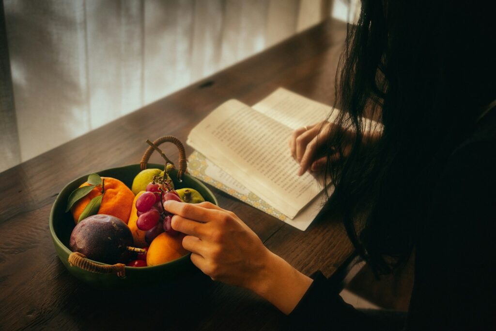may09-reading-fruit-wu