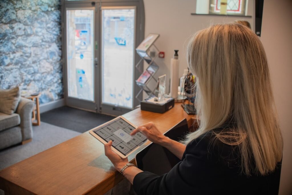 How to Choose a Virtual IOP in California: A Decision Guide 1 Receptionist.