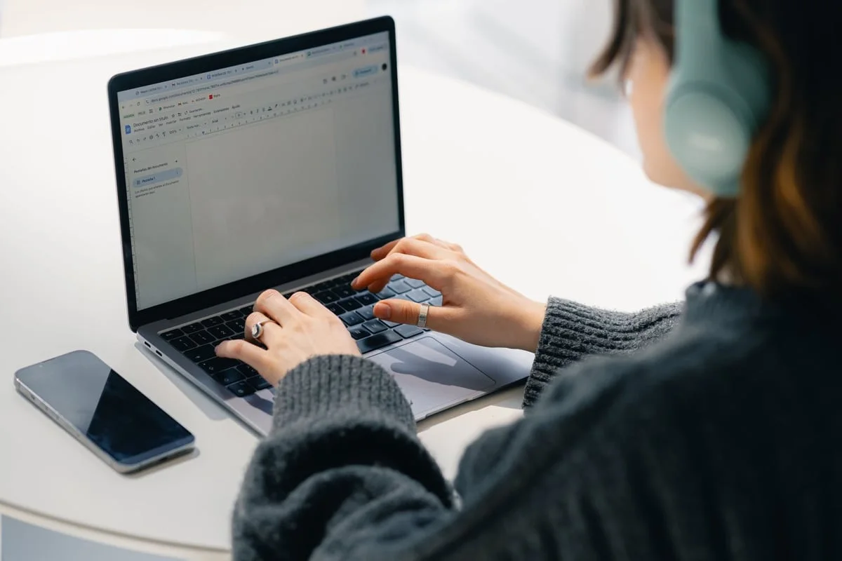 Adult booking a free call with Thrive on her laptop